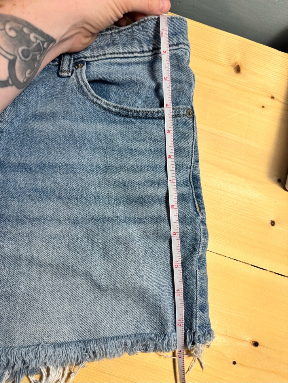 Lucky Brand Light Wash Frayed Denim Shorts - Picture 8 of 9